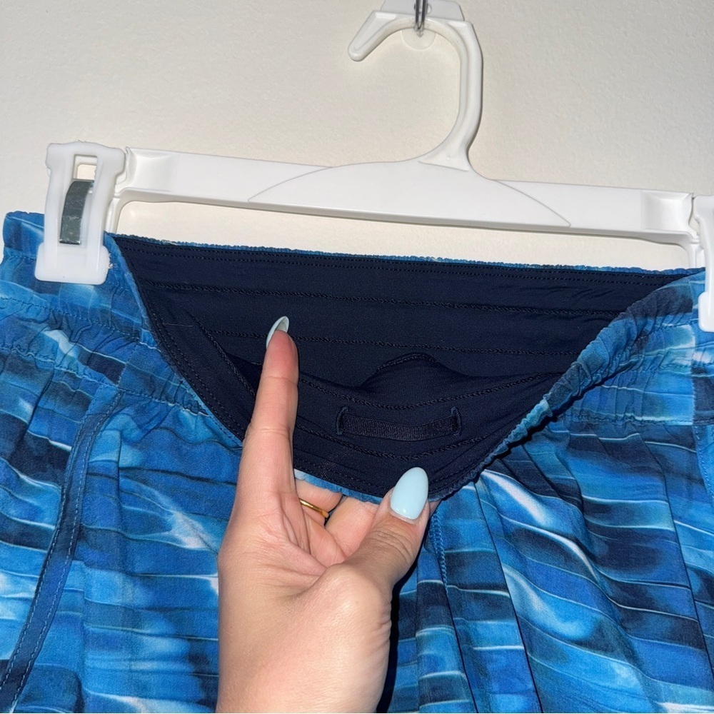 Lululemon Tracker Short V *4" Tidal Multi 8 - image 3